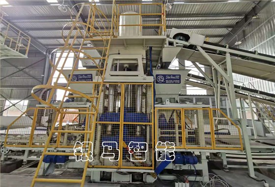 廣場(chǎng)磚機(jī)設(shè)備：砌塊磚機(jī)建筑垃圾再生中的綠色產(chǎn)業(yè)線！