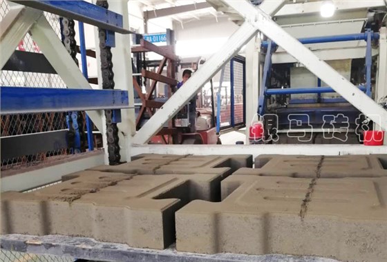 透水磚機：連鎖砌塊磚機之配套密封件的選購新方法！