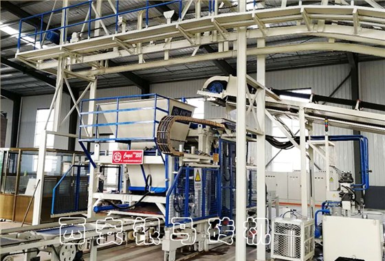 全自動(dòng)透水磚機(jī)生產(chǎn)線：水泥磚機(jī)固廢制磚，環(huán)保即高效