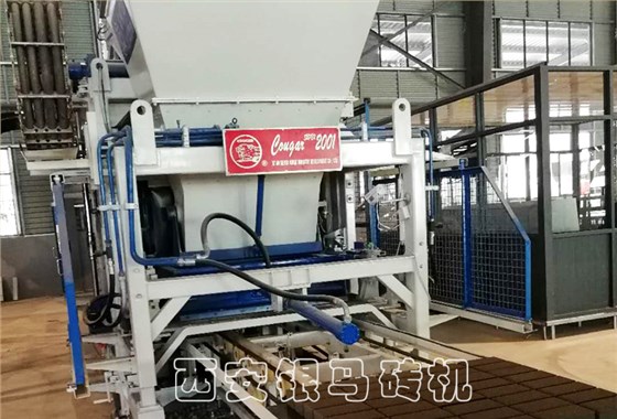 水泥磚機(jī)械設(shè)備：水泥磚機(jī)制磚時(shí)原料混合及操作事項(xiàng)有哪些？