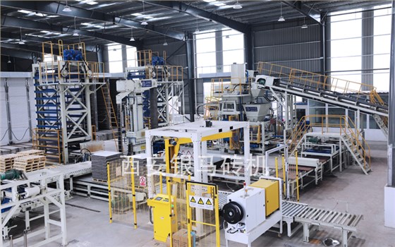 振動(dòng)靜壓磚機(jī)設(shè)備：填補(bǔ)國際國內(nèi)市場(chǎng)技術(shù)空白