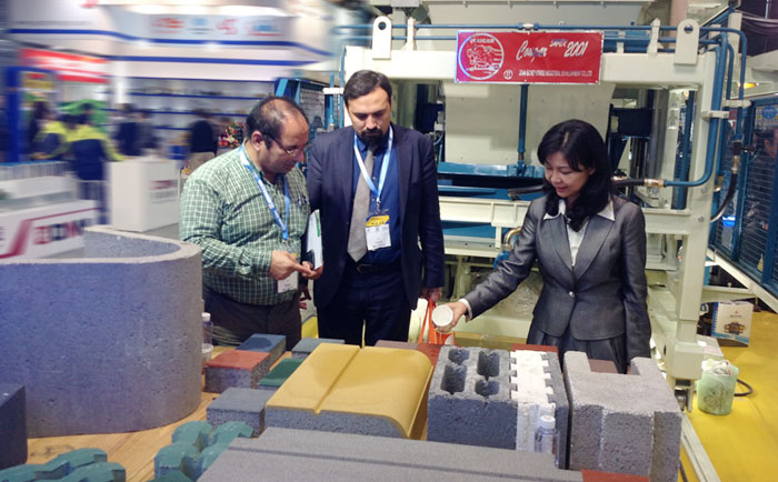 礦渣制磚機(jī)作業(yè)環(huán)境及操作要求