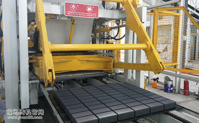 透水磚制磚機(jī)在“海綿城市”建設(shè)中起重要作用