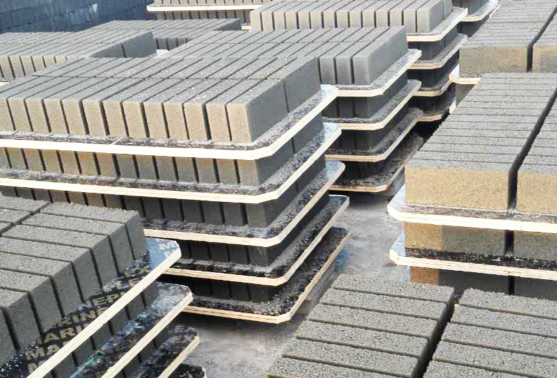 路面磚制磚設(shè)備的制品鋪設(shè)施工要求