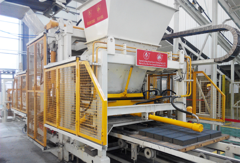 注意三大方面問(wèn)題讓路面磚制磚生產(chǎn)線“永葆青春”