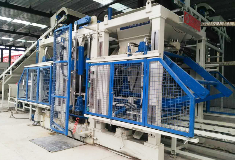 全自動(dòng)透水磚機(jī)設(shè)備