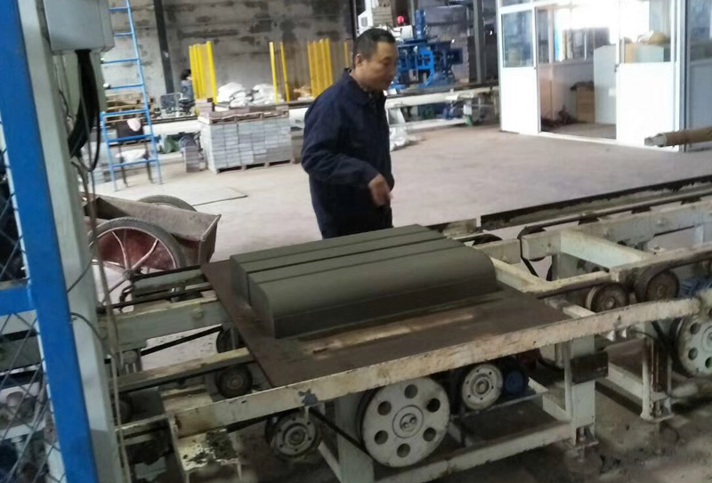 固廢制磚設(shè)備：農(nóng)村環(huán)保重點(diǎn)提高環(huán)保意識(shí)