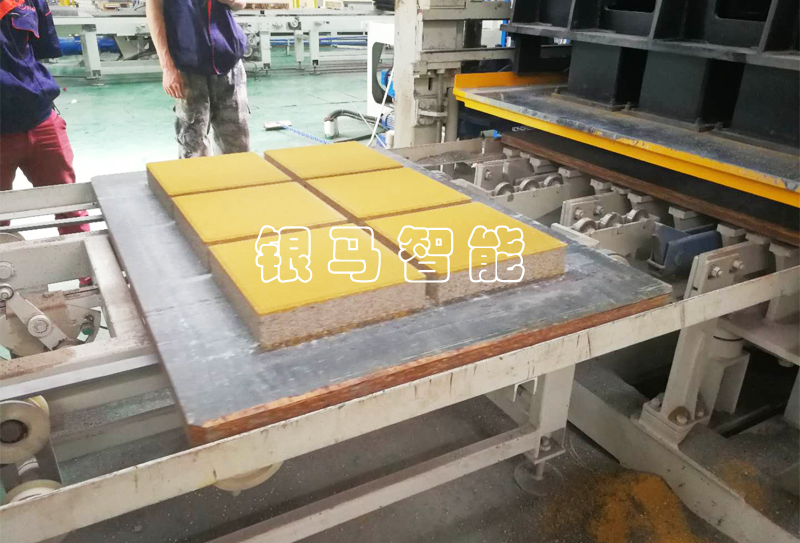 導(dǎo)致全自動水泥透水磚機使用壽命驟降的兩大原因！