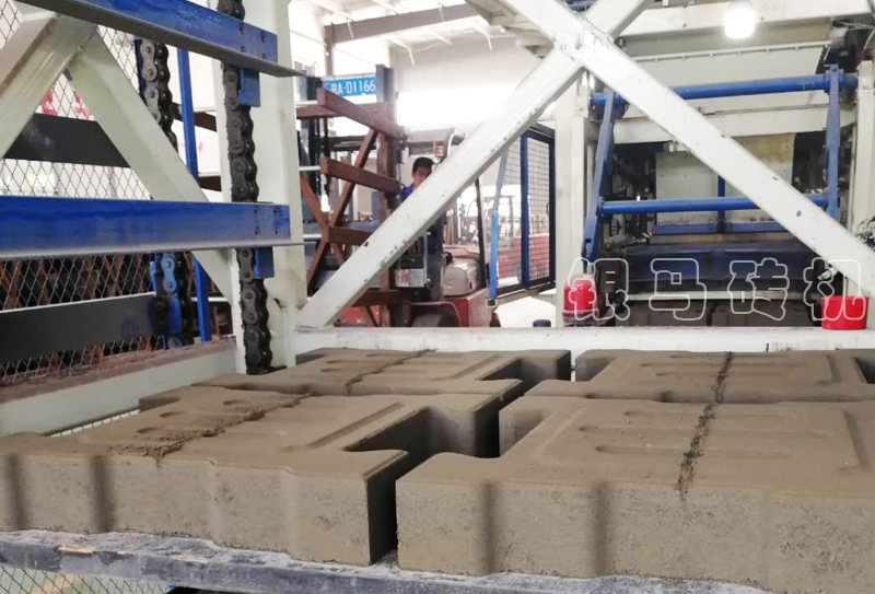 透水磚機：連鎖砌塊磚機之配套密封件的選購新方法！