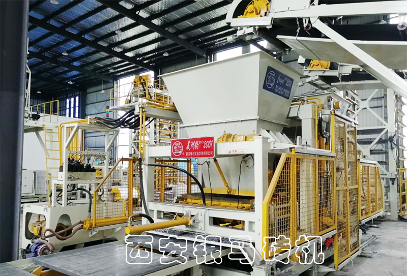 全自動新型磚機(jī)：透水磚機(jī)工業(yè)固廢全兼容，距離生態(tài)更進(jìn)一步！