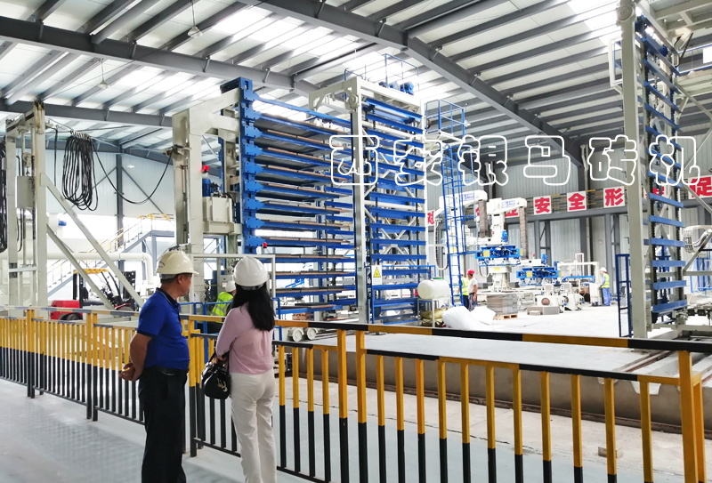 建筑垃圾制磚全套設(shè)備：讓城市“負(fù)資產(chǎn)”實(shí)現(xiàn)循環(huán)再生！