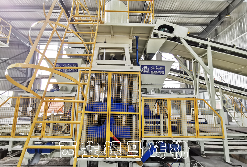 人造路沿石設備配套系統(tǒng)雙碼垛機節(jié)省50%勞動力