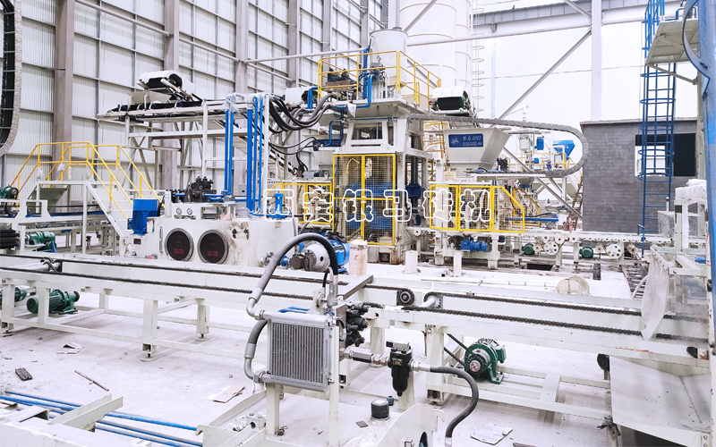 全自動(dòng)智能透水磚機(jī)：闊步新舊動(dòng)能轉(zhuǎn)換的國際設(shè)備