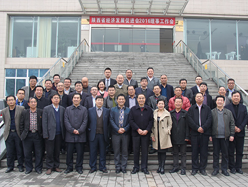 原陜西省副省長(zhǎng)潘連生和山上會(huì)領(lǐng)導(dǎo)及理事參觀(guān)考察銀馬磚機(jī)公司