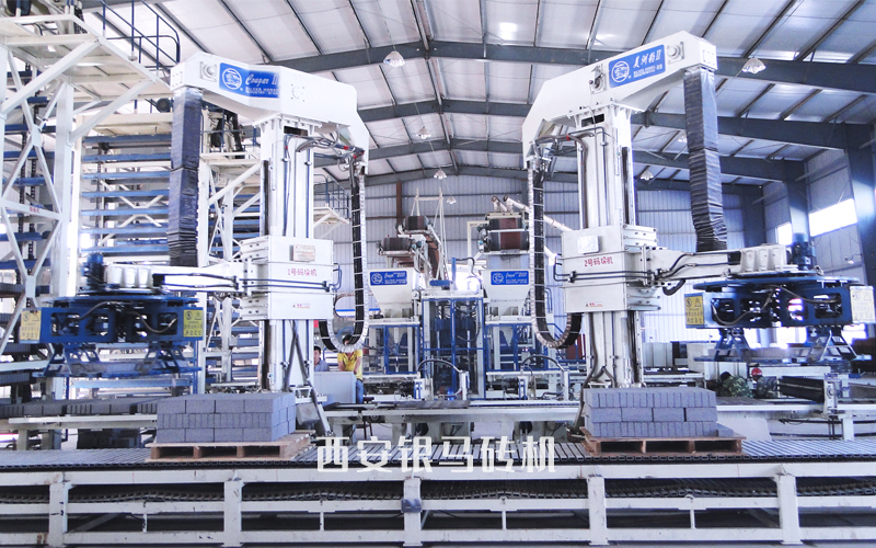 水渣免燒壓磚機：免燒磚機知名品牌元器件保證設(shè)備性能和品質(zhì)