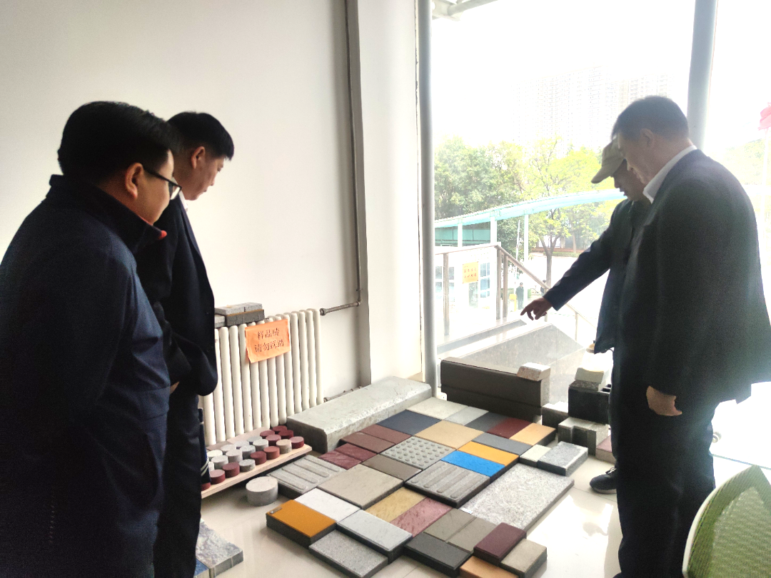 中國(guó)工程機(jī)械工業(yè)協(xié)會(huì)會(huì)長(zhǎng)蘇子孟一行蒞臨西安銀馬參觀考察