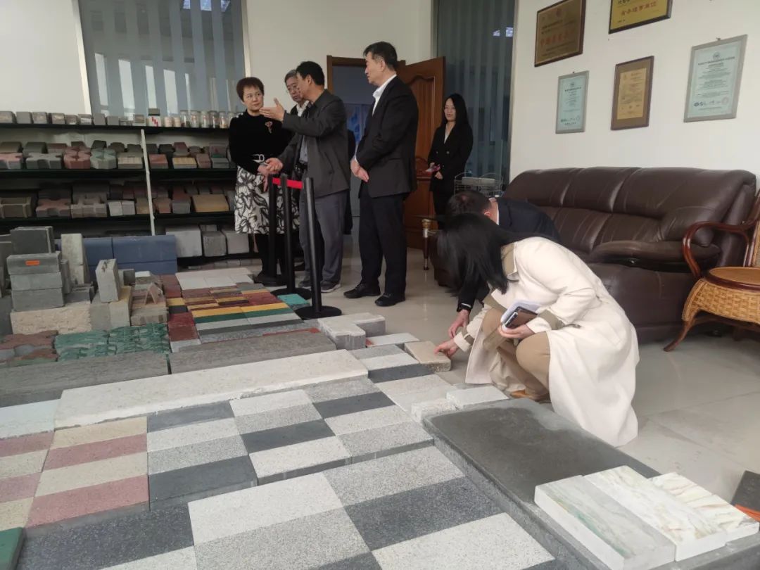 中國(guó)工程機(jī)械工業(yè)協(xié)會(huì)會(huì)長(zhǎng)蘇子孟一行蒞臨西安銀馬參觀考察