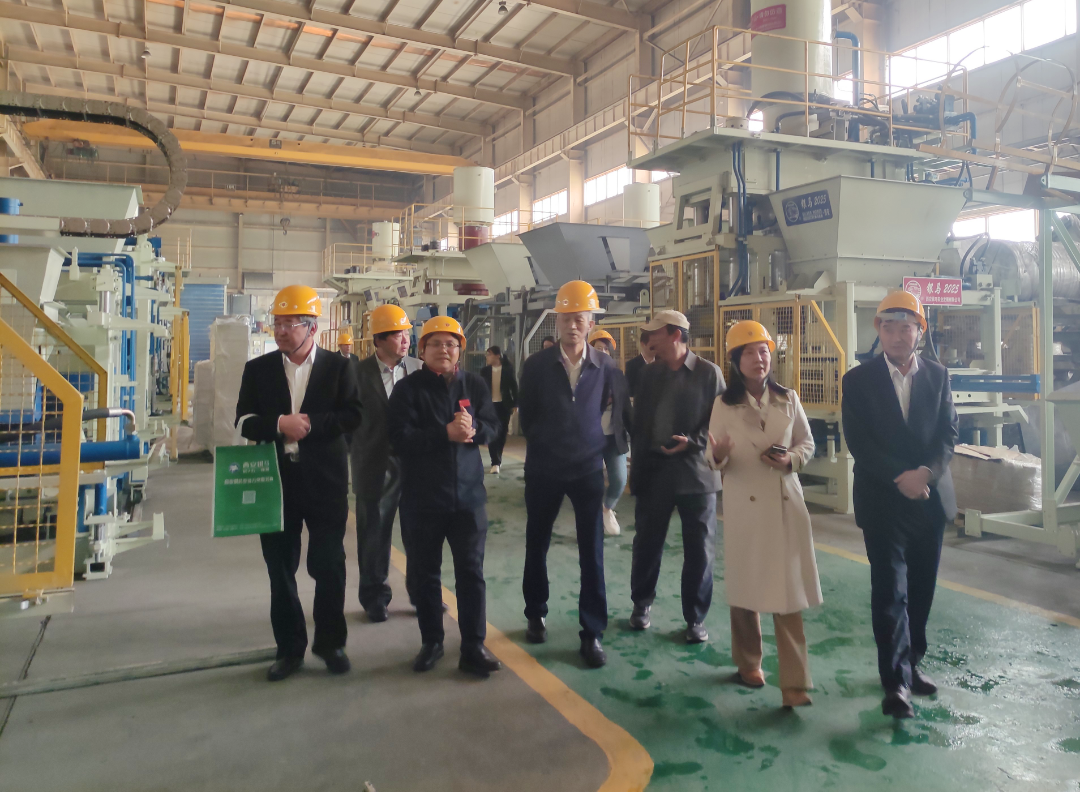 中國(guó)工程機(jī)械工業(yè)協(xié)會(huì)會(huì)長(zhǎng)蘇子孟一行蒞臨西安銀馬參觀考察