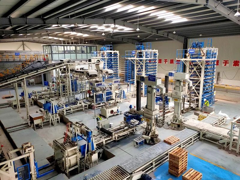 中國(guó)工程機(jī)械工業(yè)協(xié)會(huì)會(huì)長(zhǎng)蘇子孟一行蒞臨西安銀馬參觀考察